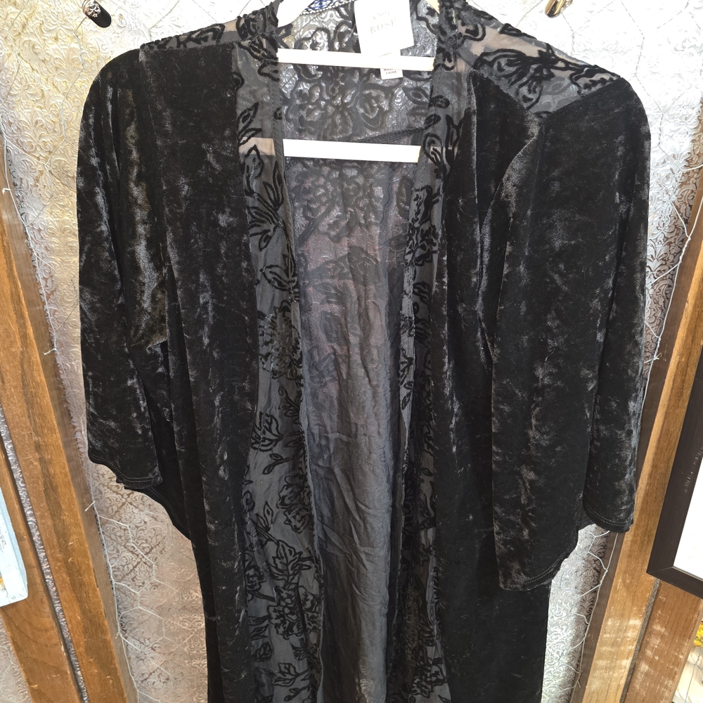 Knox Rose Black Velvet Floral Robe